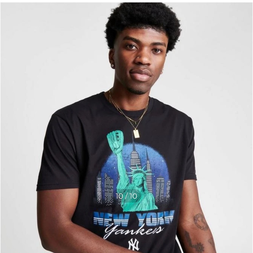 NWT Mitchell & Ness MLB New York Yankees Statue of Liberty Skyline Graphic T